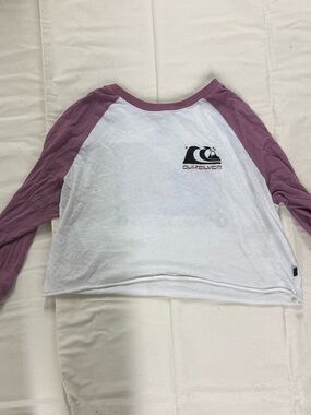 Quiksilver White easy Tee with Mauve Raglan Sleeves